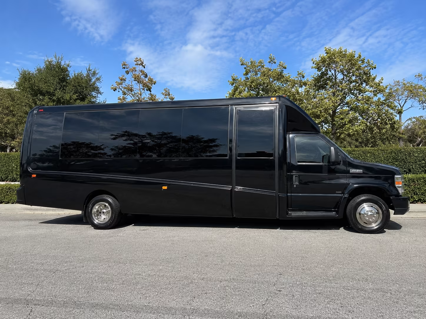 bus rentals for bands groups and performers traveling through alexandria