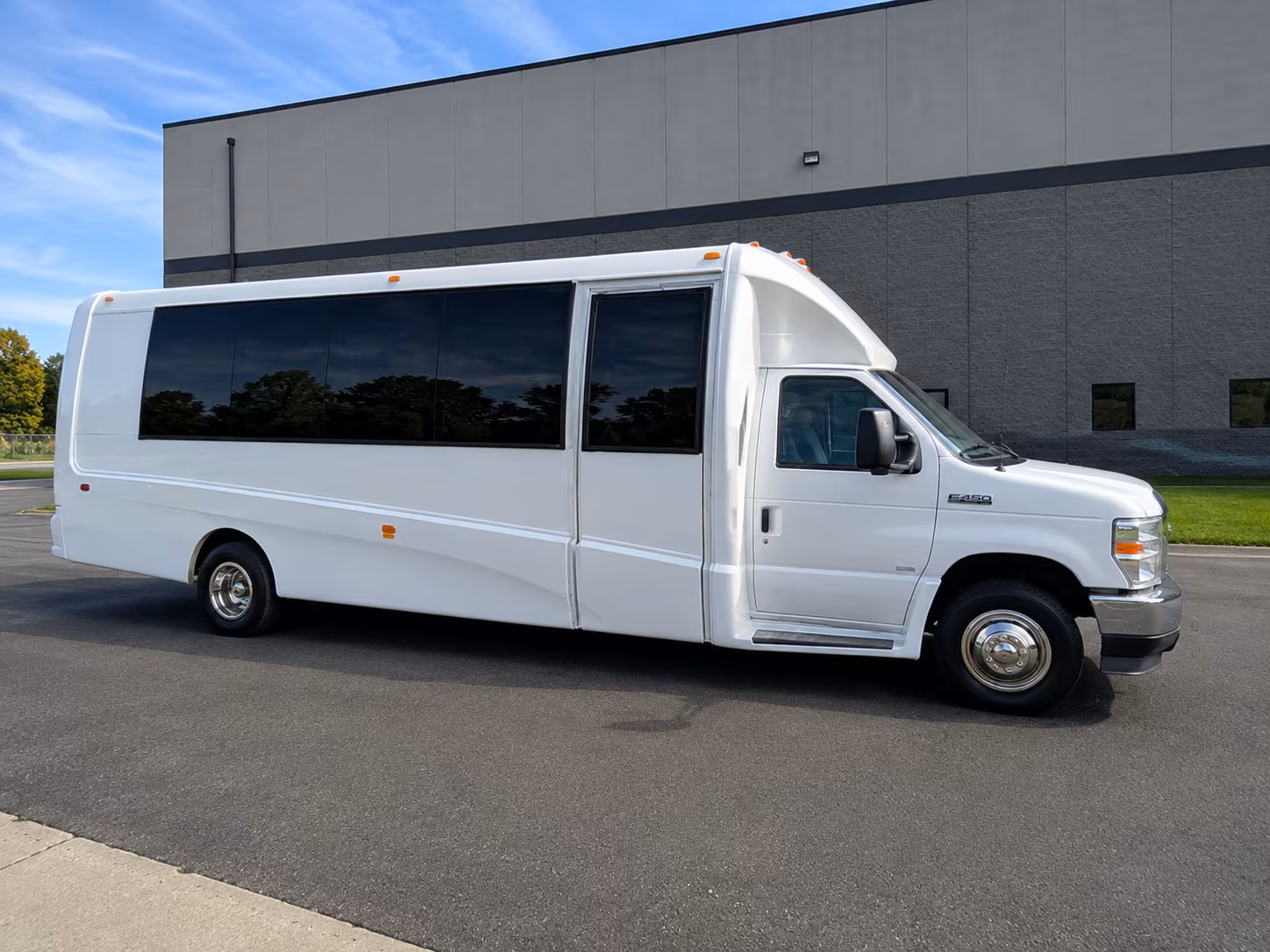 bus rentals for corporate retreats and team building events near alexandria