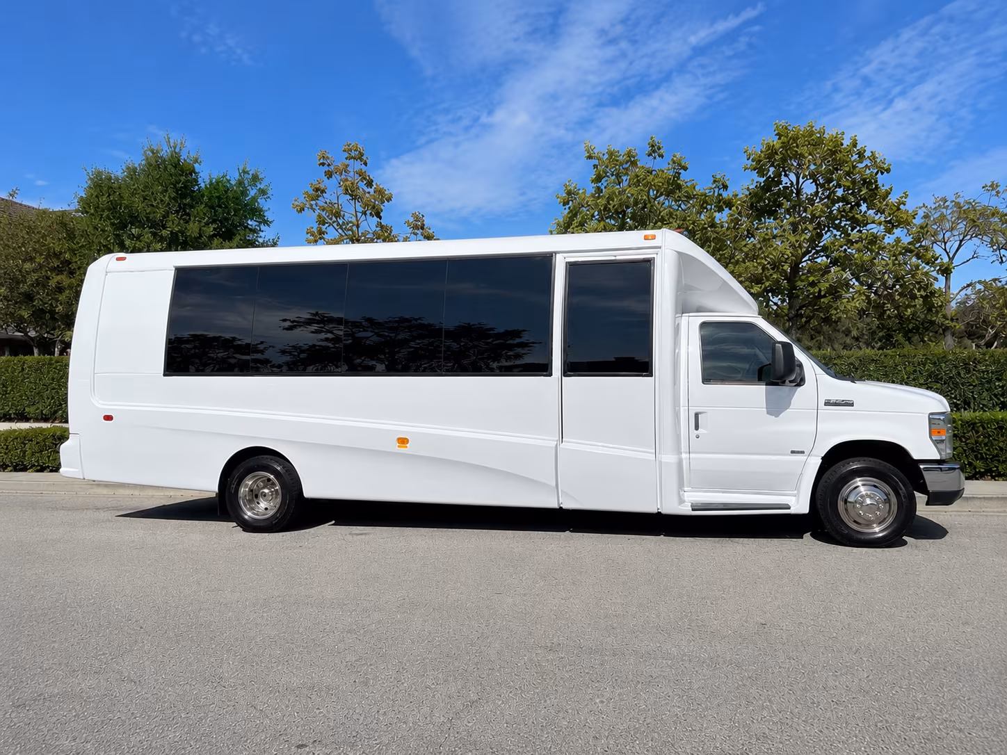 convention and conference shuttle buses to the gaylord national and dc convention centers
